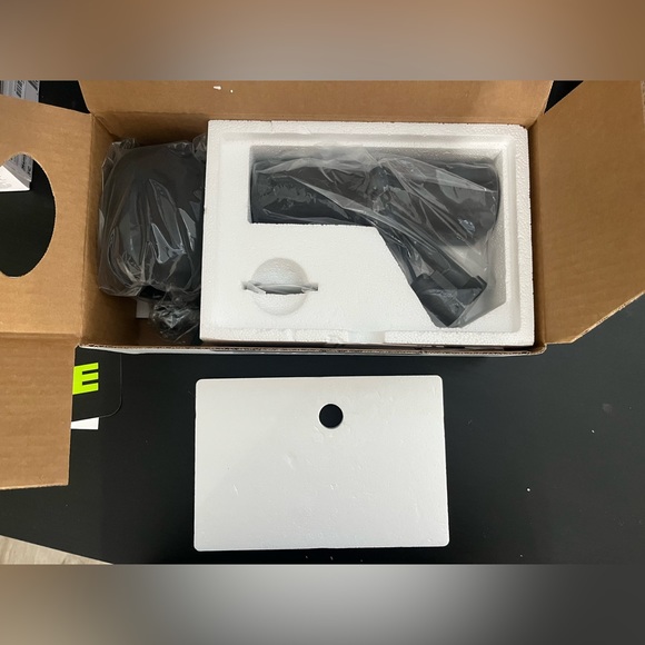 Shure SM7B, Cloudlifter, and Scarlet 2i2, w/ cables, stand, & iphone connector - Picture 9 of 10